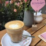 Kaffee Flat White im Café Sweet Shabby